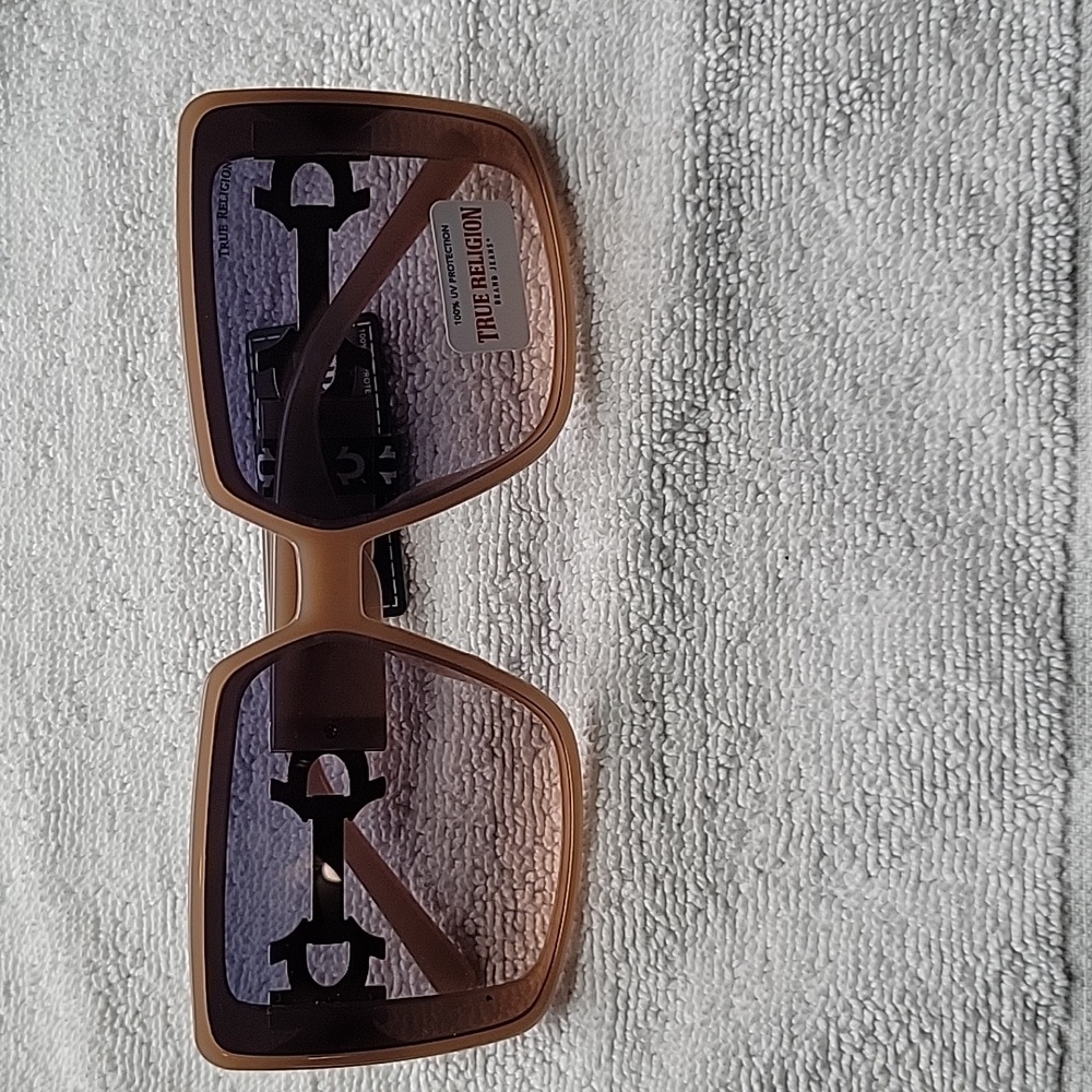 TRUE RELIGION SUNGLASSES
